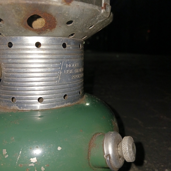 VINTAGE COLEMAN LANTERNS - Picture 4 of 7